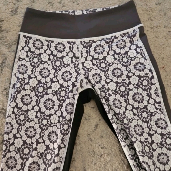 Lululemon Womens Floral Compass Black And White Colorblocked Mid Rise Pant 4 - Picture 5 of 10